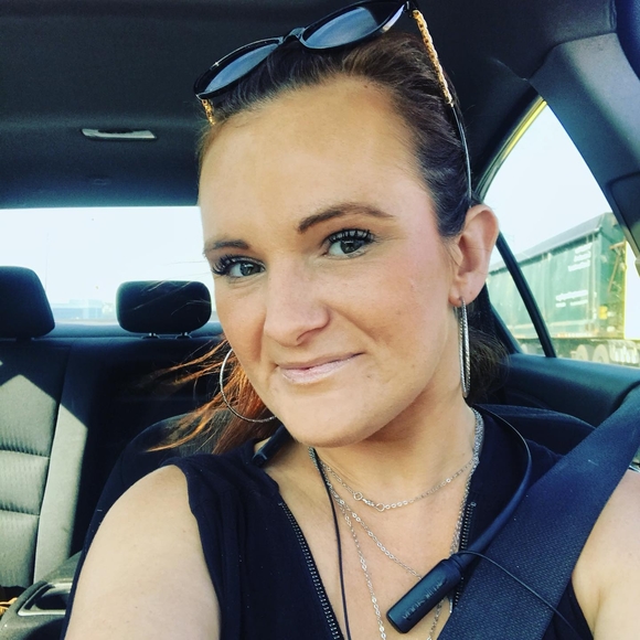 Meet your Posher, Caitlyn - Picture 1 of 6